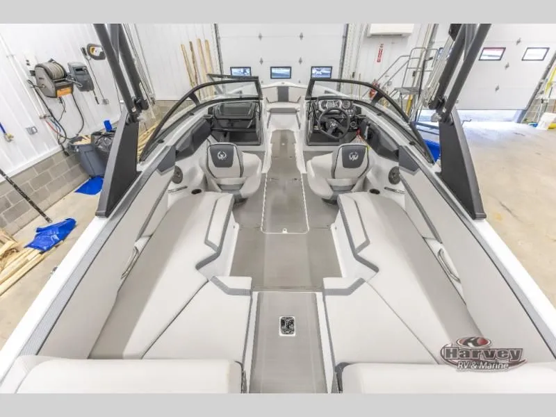 Slide: The Image of Scarab 215 SE 2025 - 6