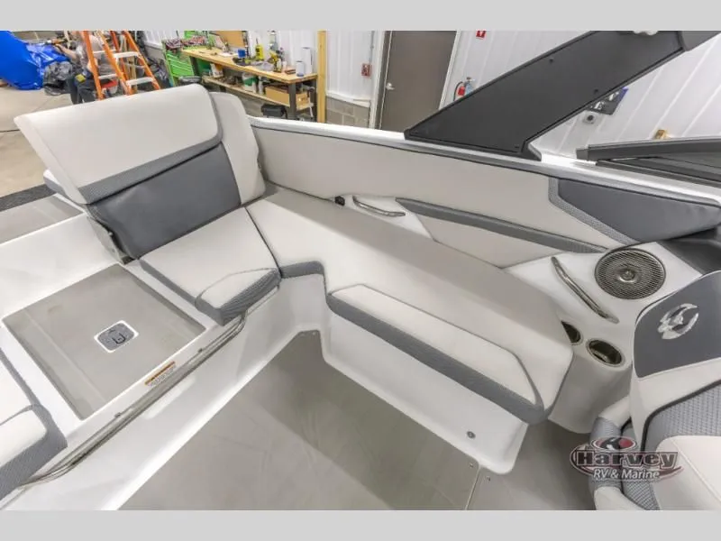 Slide: The Image of Scarab 215 SE 2025 - 8