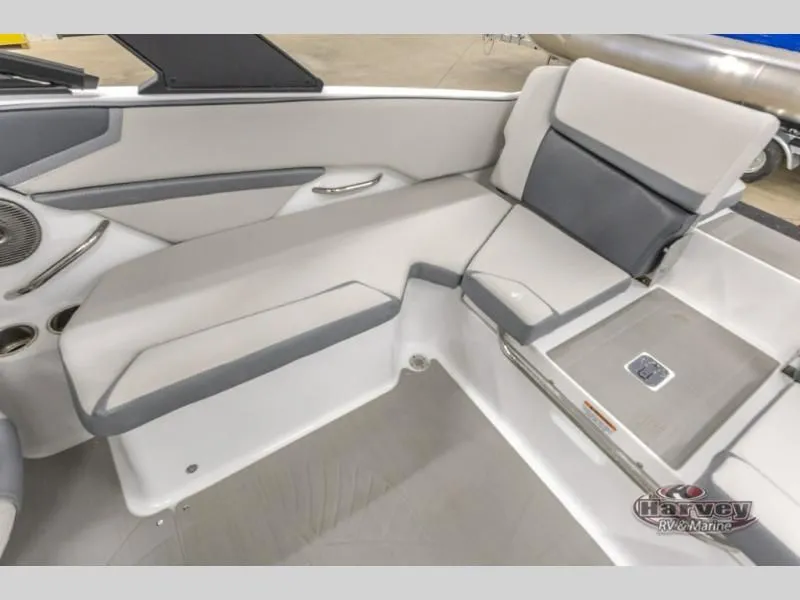 Slide: The Image of Scarab 215 SE 2025 - 9