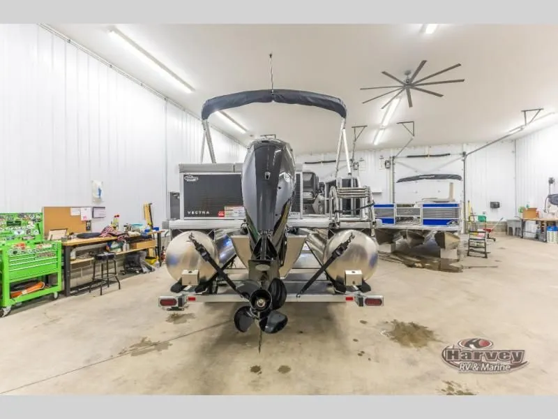 Slide: The Image of Vectra Classic 21 L 2025 - 4