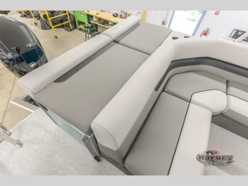 Slide: The Image of Vectra Sport 23 L 2025 - 10