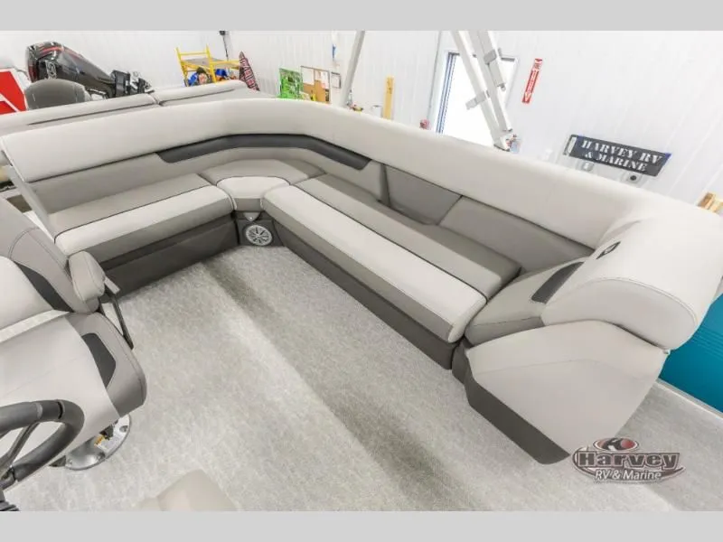 Slide: The Image of Vectra Sport 23 L 2025 - 12