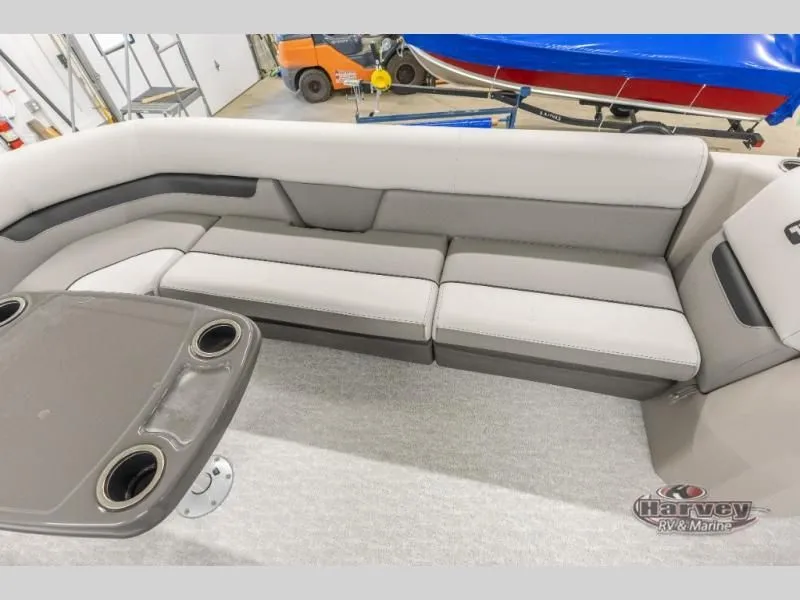 Slide: The Image of Vectra Sport 23 L 2025 - 24