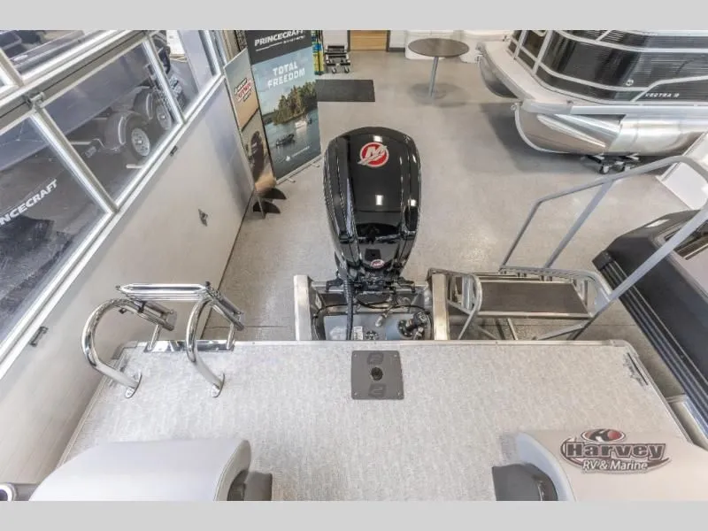 Slide: The Image of Vectra Speed 23 XT 2025 - 10