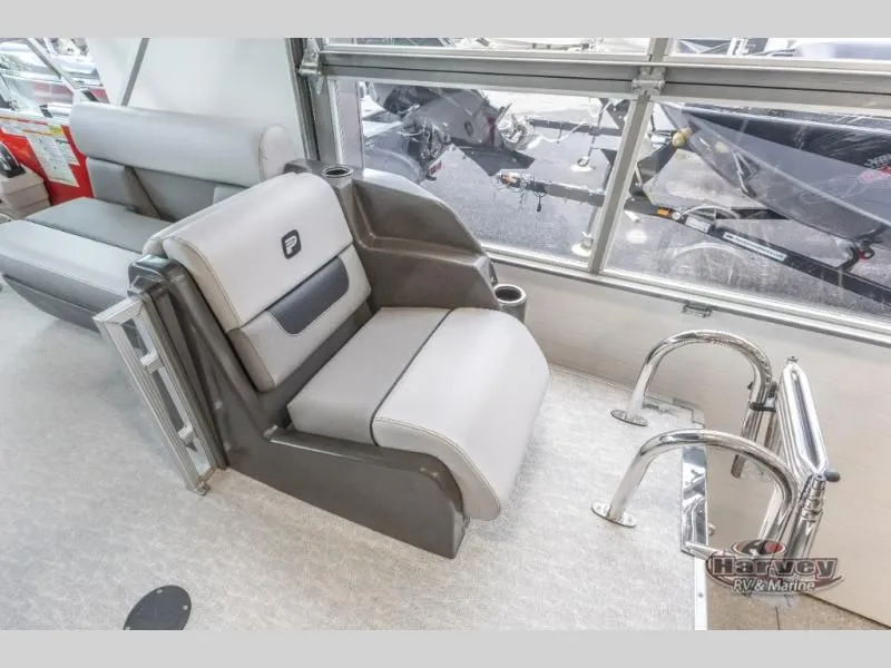 Slide: The Image of Vectra Speed 23 XT 2025 - 11