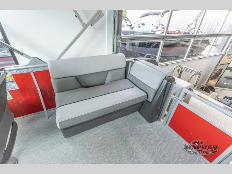 Slide: The Image of Vectra Speed 23 XT 2025 - 18