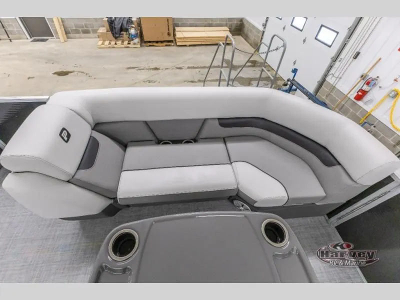 Slide: The Image of Vectra Sport 23 L 2025 - 20