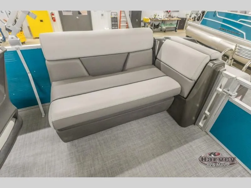 Slide: The Image of Vectra Speed 23 XT 2025 - 15