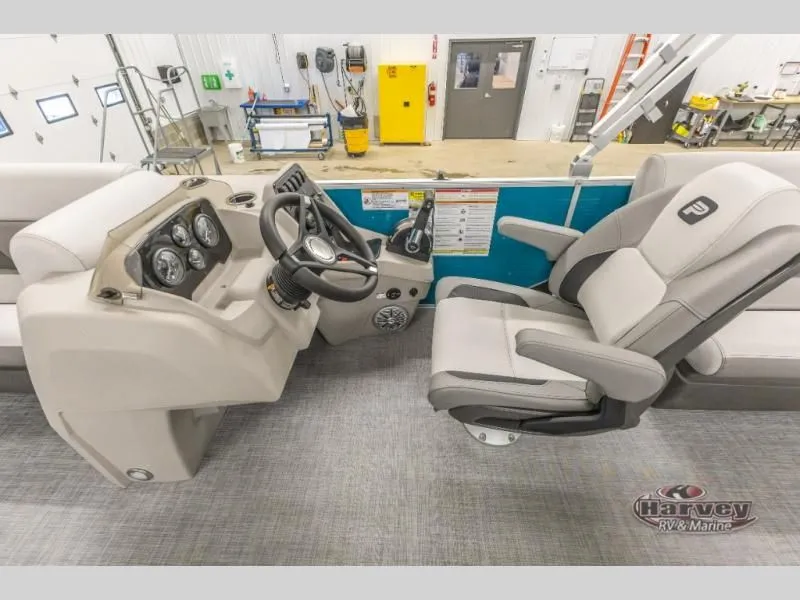 Slide: The Image of Vectra Speed 23 XT 2025 - 18