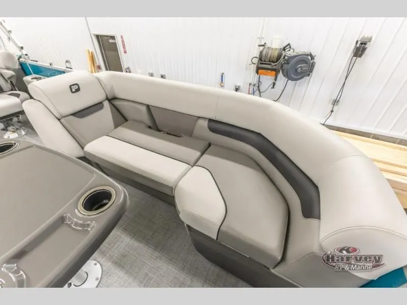 Slide: The Image of Vectra Speed 23 XT 2025 - 24