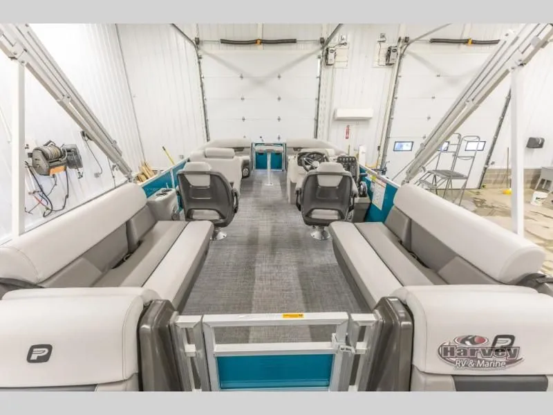 Slide: The Image of Vectra Speed 23 XT 2025 - 6