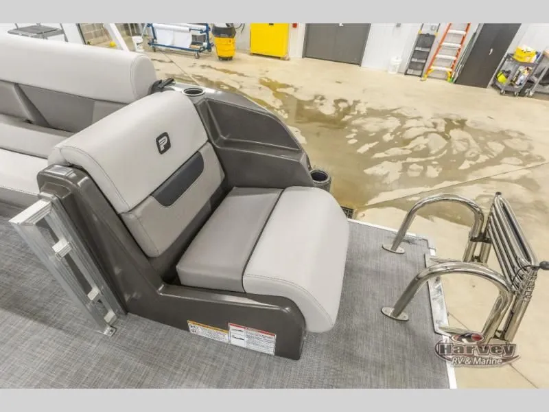 Slide: The Image of Vectra Speed 23 XT 2025 - 9