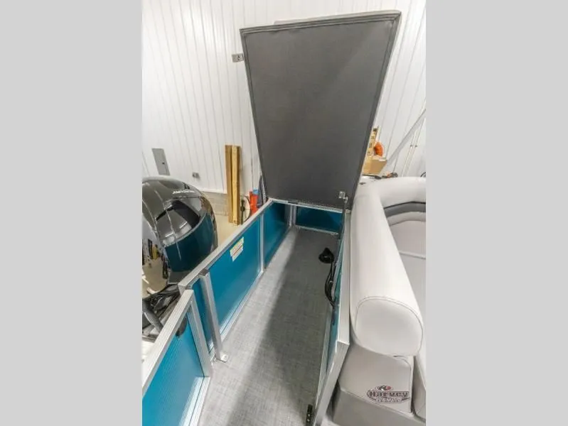 Slide: The Image of Vectra Sport 21 L 2025 - 10