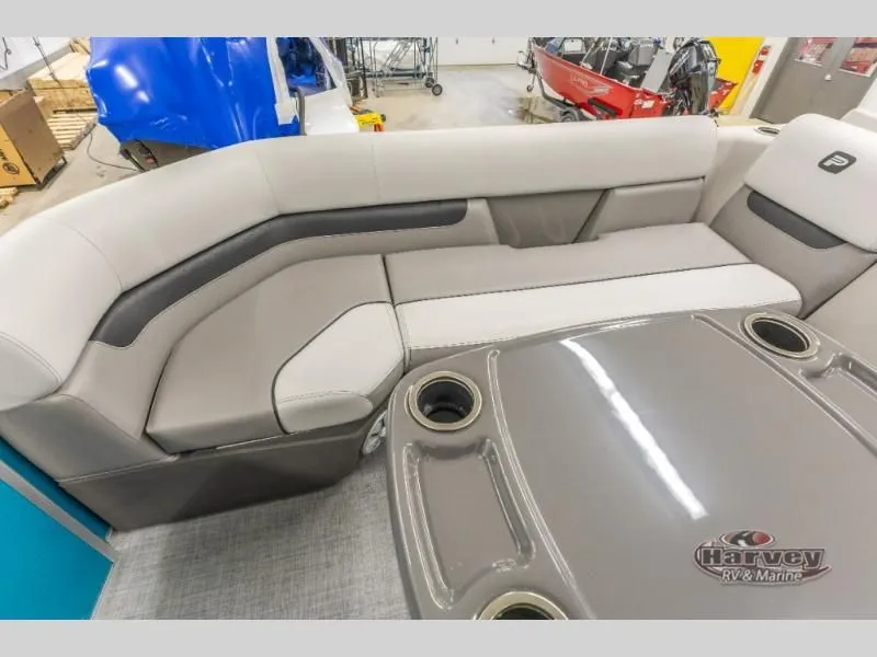 Slide: The Image of Vectra Sport 21 L 2025 - 22