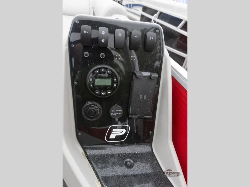 Slide: The Image of Vectra Classic 21 L 2025 - 10