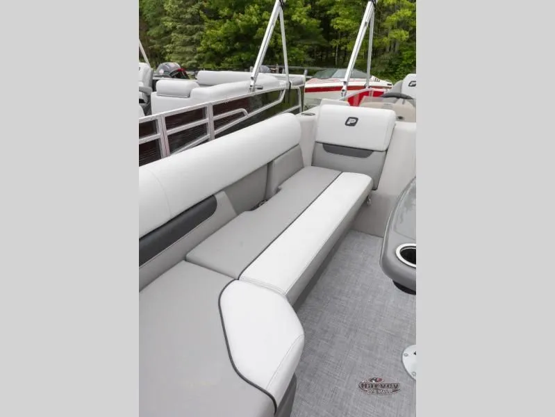 Slide: The Image of Vectra Classic 21 L 2025 - 13