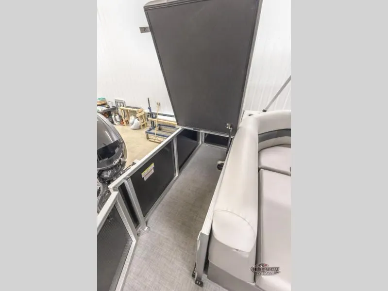 Slide: The Image of Vectra Sport 21 L 2025 - 10