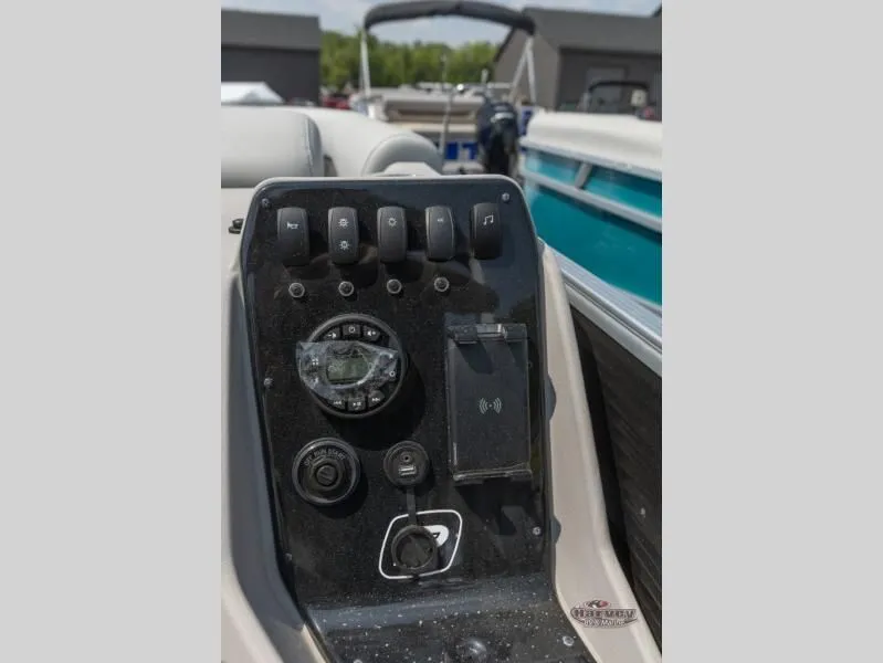 Slide: The Image of Vectra Speed 23 XT 2025 - 11