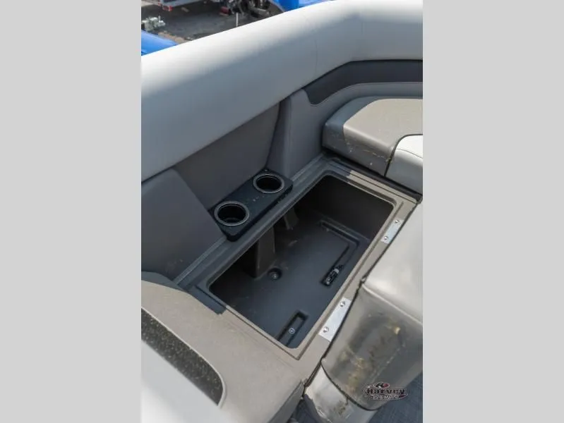 Slide: The Image of Vectra Speed 23 XT 2025 - 12