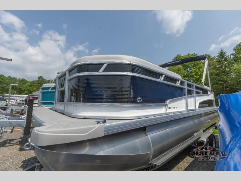 Slide: The Image of Vectra Speed 23 XT 2025 - 3