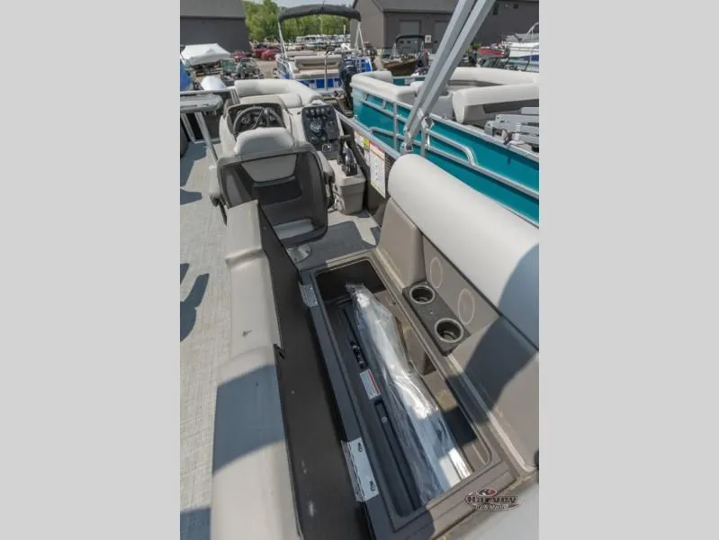 Slide: The Image of Vectra Speed 23 XT 2025 - 9