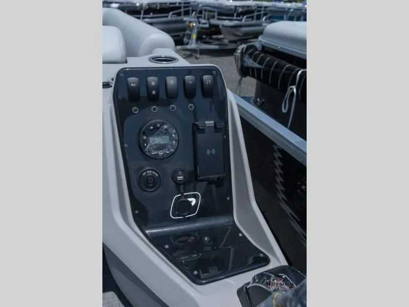 Slide: The Image of Vectra Speed 23 L 2025 - 12