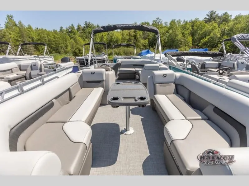 Slide: The Image of Vectra Classic 21 L 2025 - 4