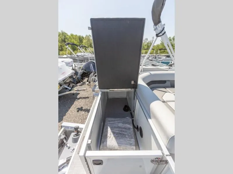 Slide: The Image of Vectra Classic 21 L 2025 - 7