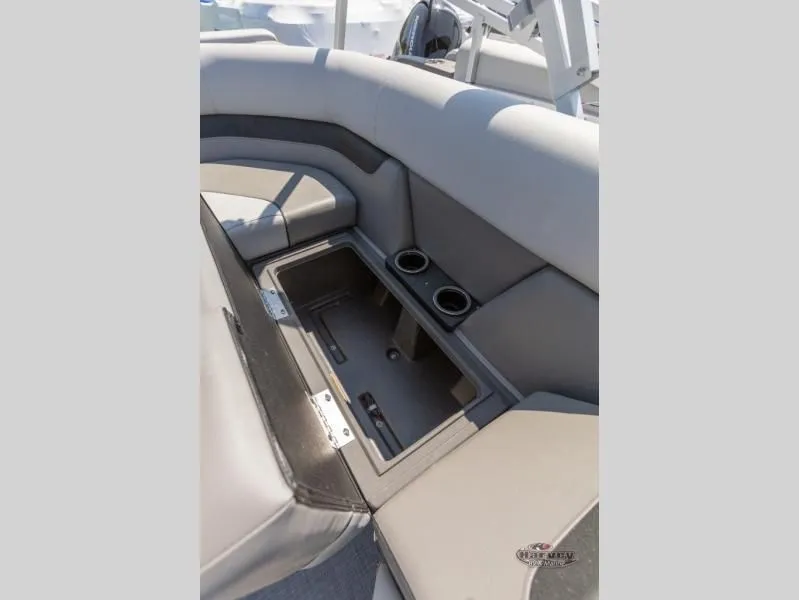 Slide: The Image of Vectra Classic 21 L 2025 - 8