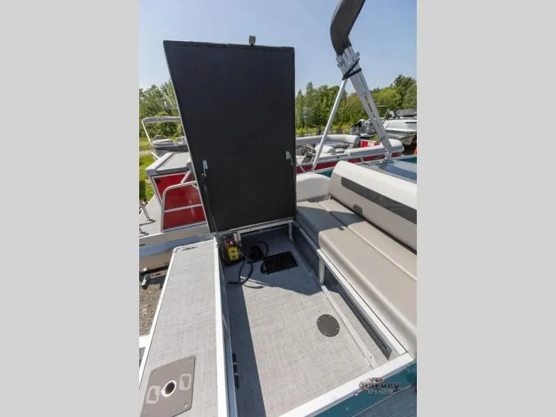 Slide: The Image of Vectra Classic 21 RL 2025 - 10