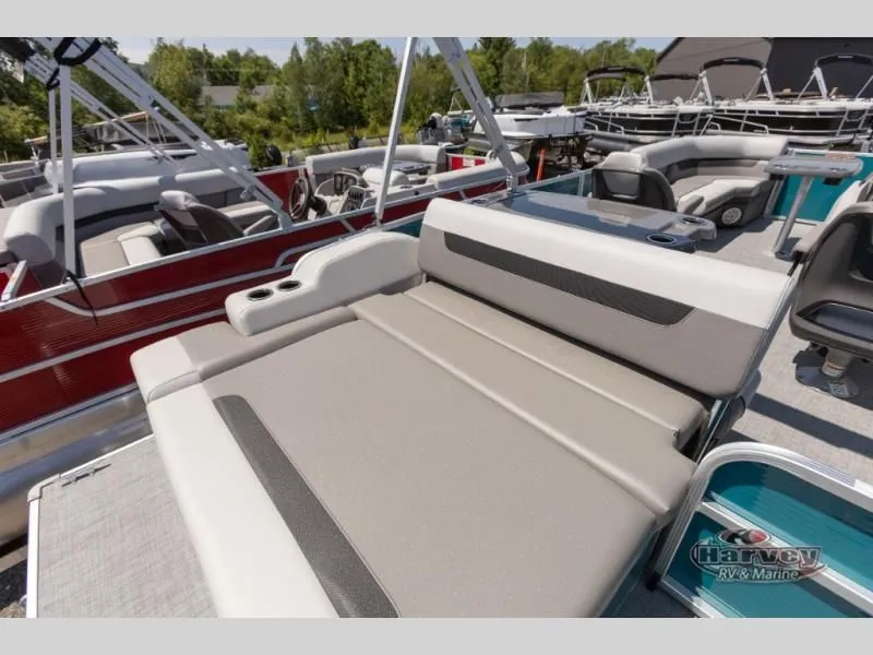 Slide: The Image of Vectra Classic 21 RL 2025 - 9