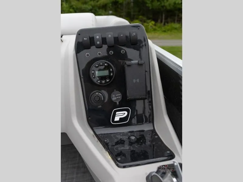 Slide: The Image of Vectra Classic 21 RL 2025 - 10