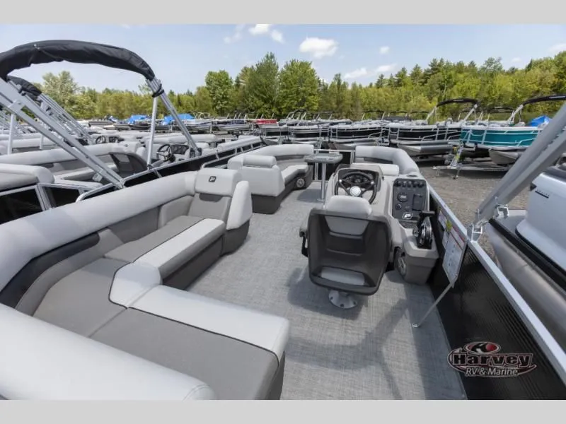 Slide: The Image of Vectra Classic 21 L 2025 - 10