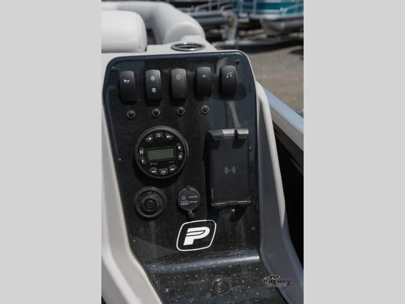 Slide: The Image of Vectra Classic 21 L 2025 - 12