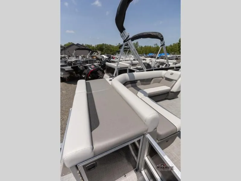 Slide: The Image of Vectra Classic 21 L 2025 - 8