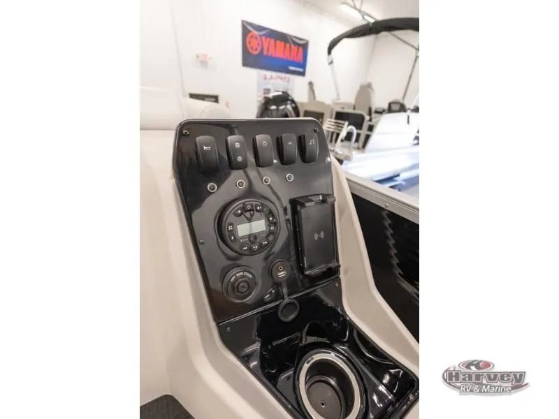 Slide: The Image of Sportfisher 21-2RS 2026 - 6