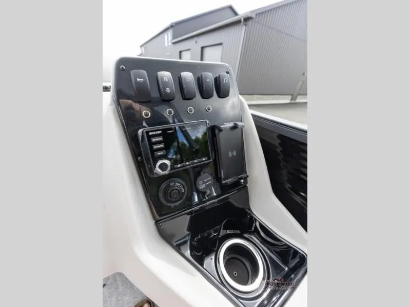 Slide: The Image of Vectra Sport 21 RL 2026 - 14