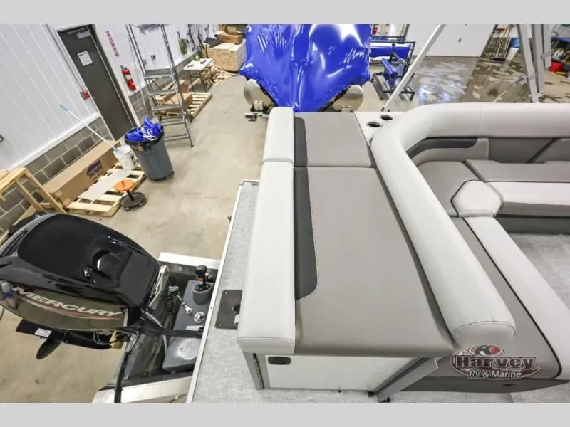 Slide: The Image of Vectra Classic 21L 2026 - 22