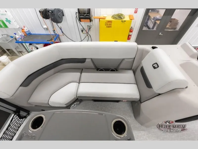 Slide: The Image of Sportfisher 21-2RS 2026 - 12