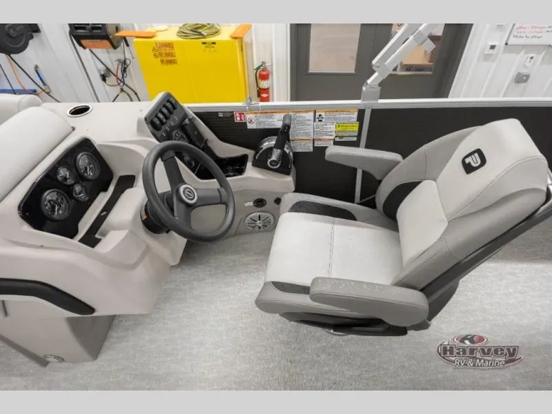 Slide: The Image of Sportfisher 21-2RS 2026 - 17