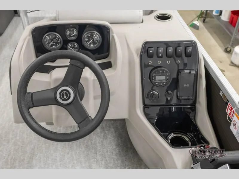 Slide: The Image of Sportfisher 21-2RS 2026 - 18