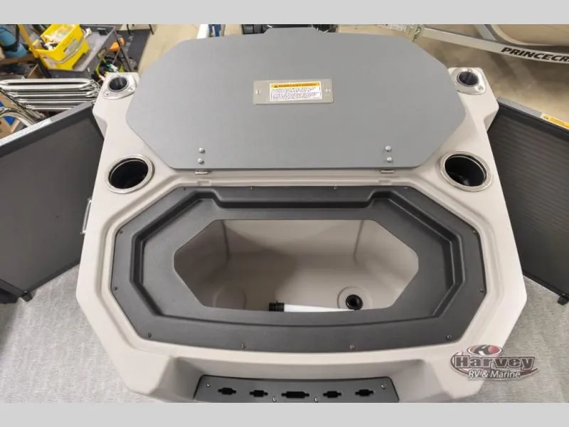 Slide: The Image of Sportfisher 21-2RS 2026 - 18