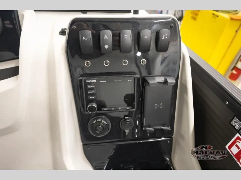 Slide: The Image of Sportfisher 21-2RS 2026 - 22