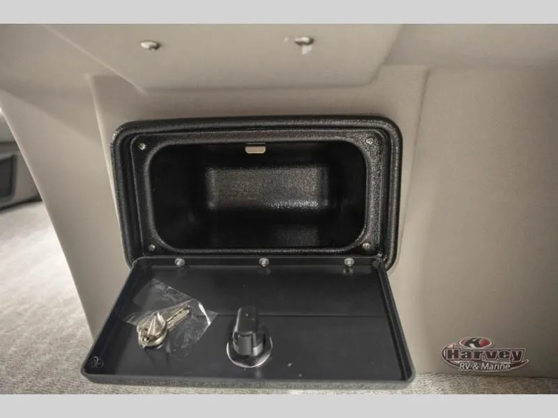 Slide: The Image of Sportfisher 21-2RS 2026 - 24