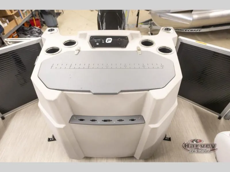 Slide: The Image of Sportfisher 21-2RS 2026 - 17