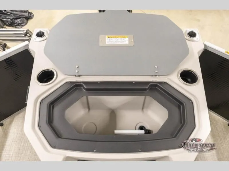 Slide: The Image of Sportfisher 21-2RS 2026 - 18