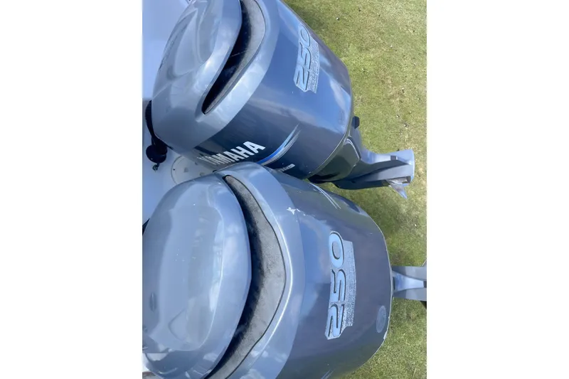 Slide: The Image of Twin Yamaha 250 outboard engines on a 2008 Robalo R260 Center Console boat. - 15