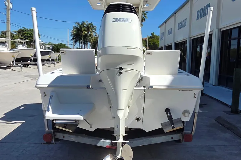 Slide: The Image of 2005 Everglades 223 Center Console boat with powerful outboard motor on trailer. - 12