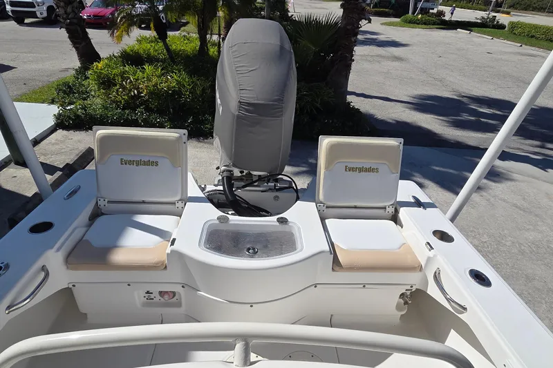 Slide: The Image of 2005 Everglades 223 Center Console boat interior with seating and covered engine. - 13
