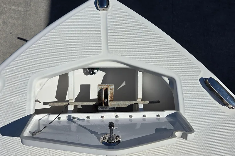 Slide: The Image of Bow anchor compartment of a 2005 Everglades 223 Center Console boat. - 14